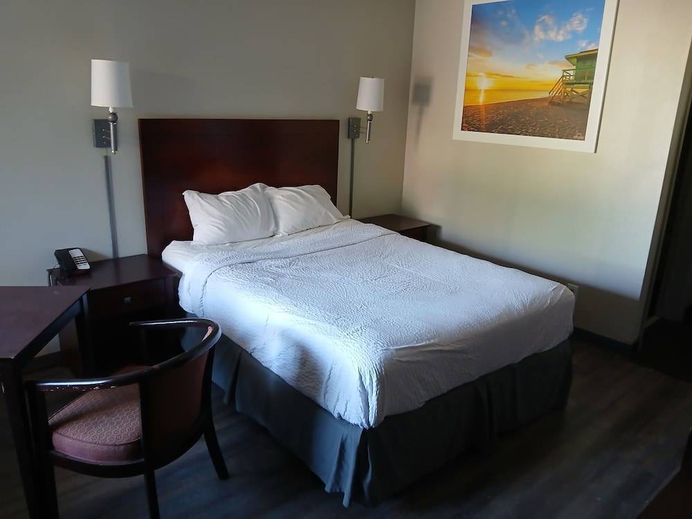 Days Inn & Suites by Wyndham Albuquerque West 2