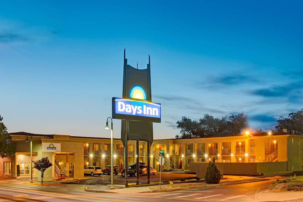 Days Inn by Wyndham Albuquerque Downtown 1