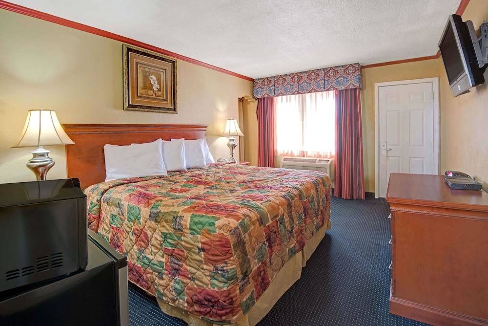 Days Inn by Wyndham Albuquerque Downtown 2