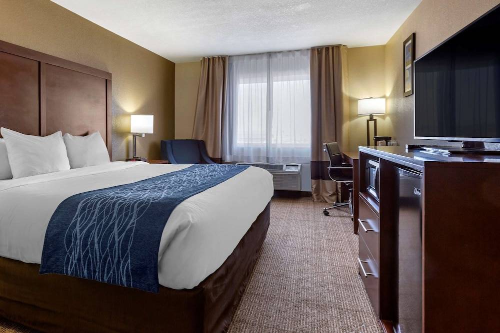 Comfort Inn & Suites Alameda at Albuquerque Balloon Fiesta Park 1