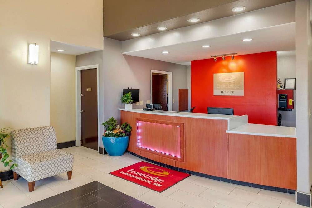 Econo Lodge West - Coors Blvd 2