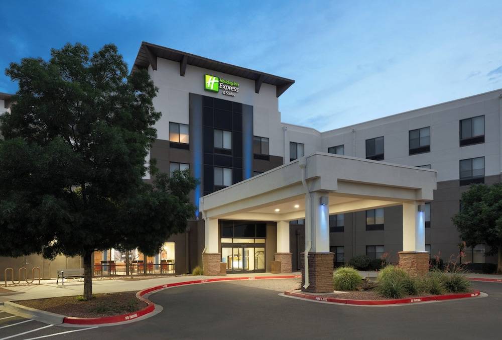 Holiday Inn Express & Suites ALBUQUERQUE HISTORIC OLD TOWN by IHG 1