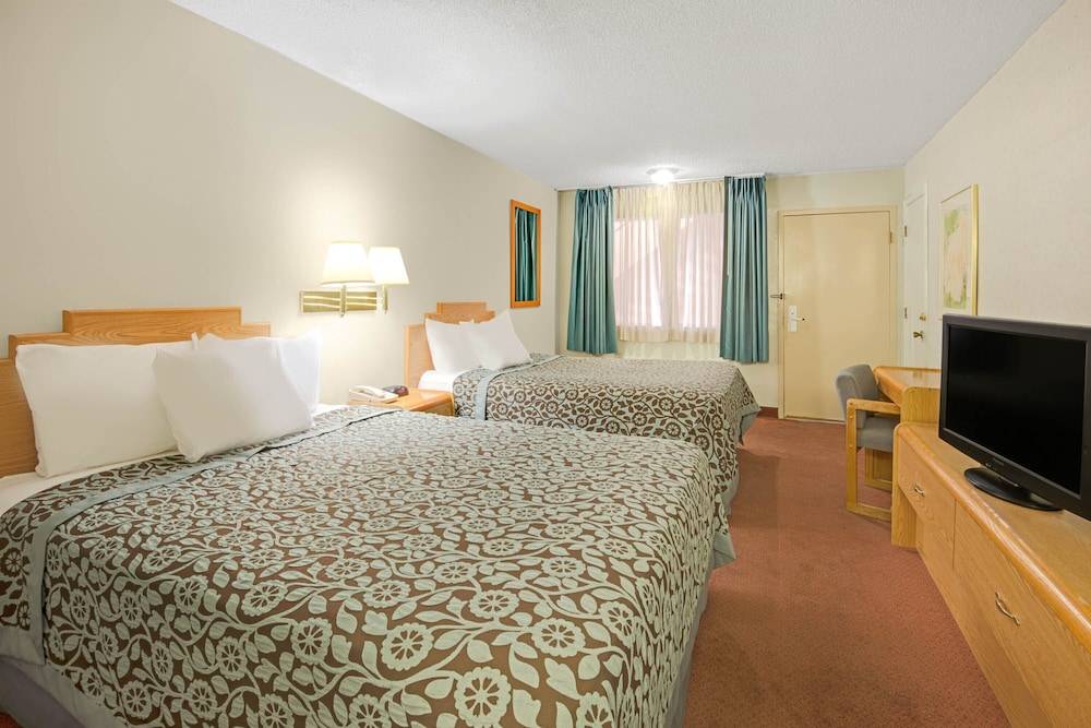 Tree Inn & Suites Albuquerque 2