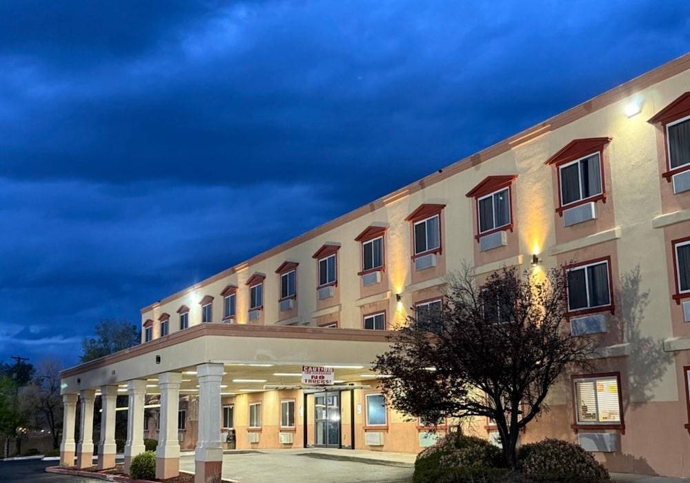 SureStay by Best Western Albuquerque East I-40 1