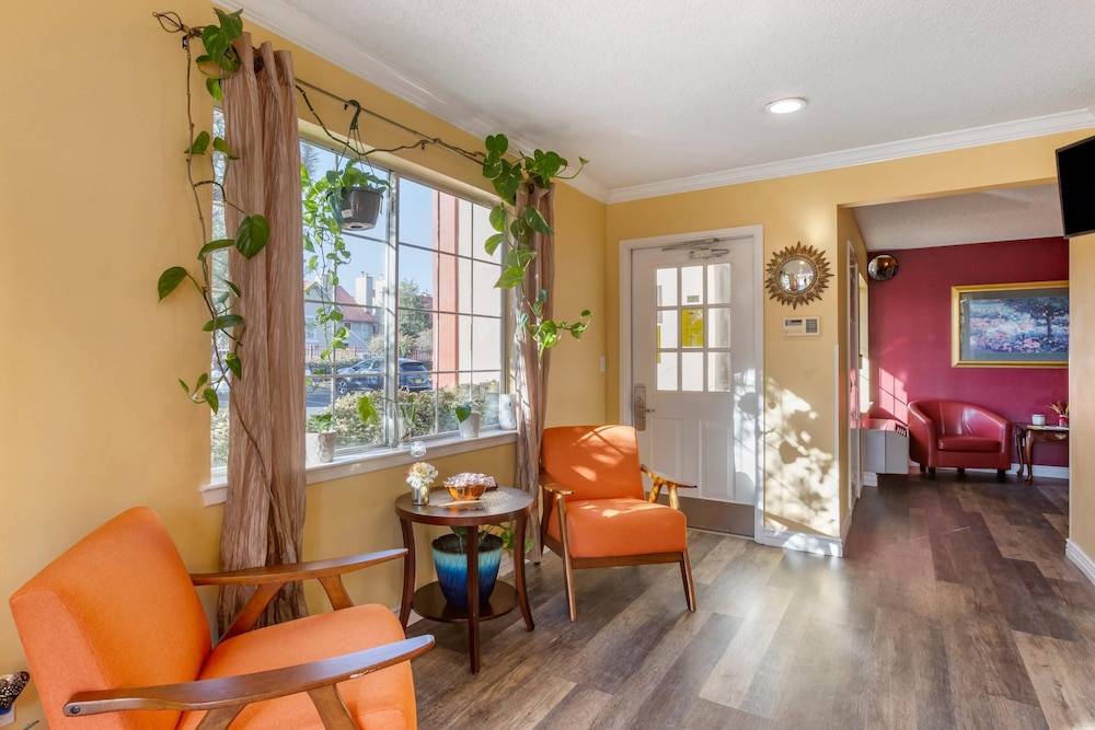 Suburban Studios Albuquerque Uptown 2