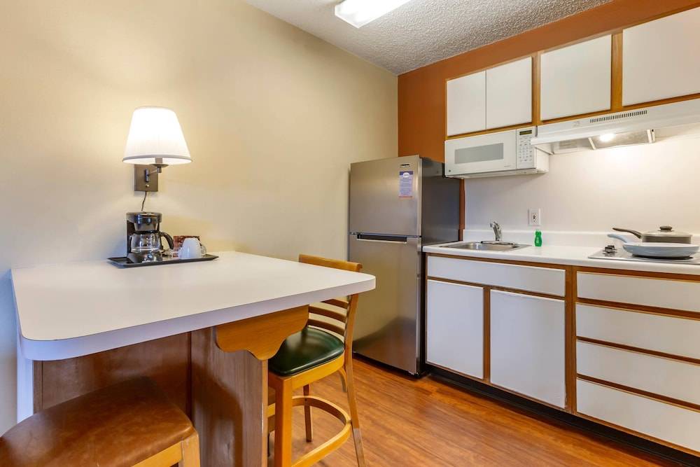 Suburban Studios Albuquerque Uptown 1