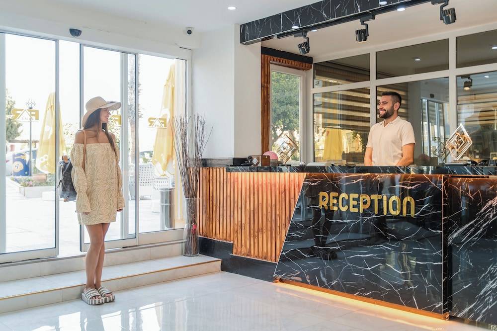 Far Life Hotel 2