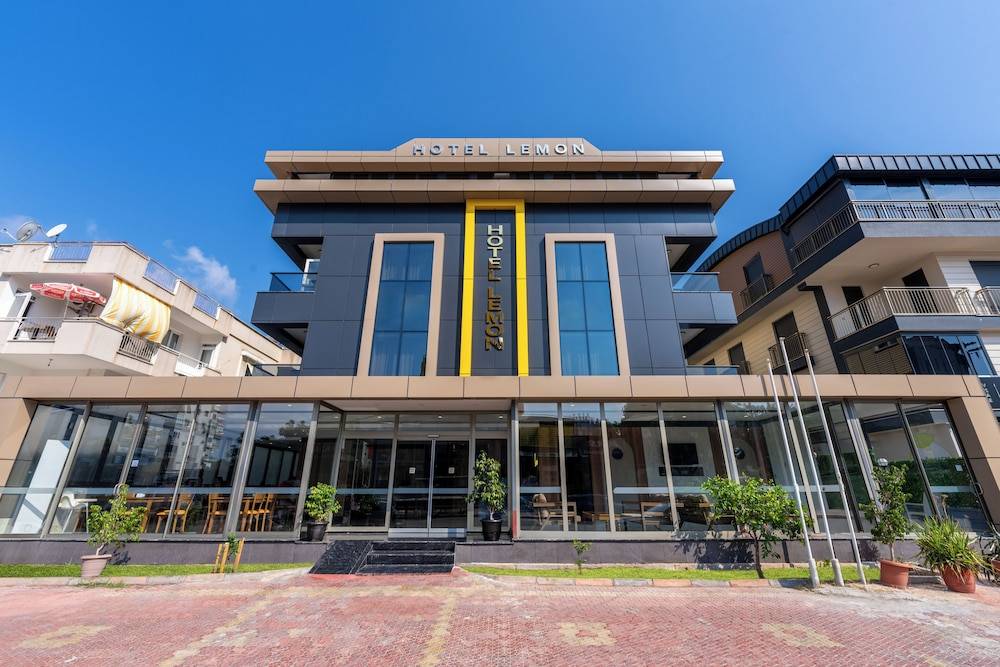Lemon Hotel 1