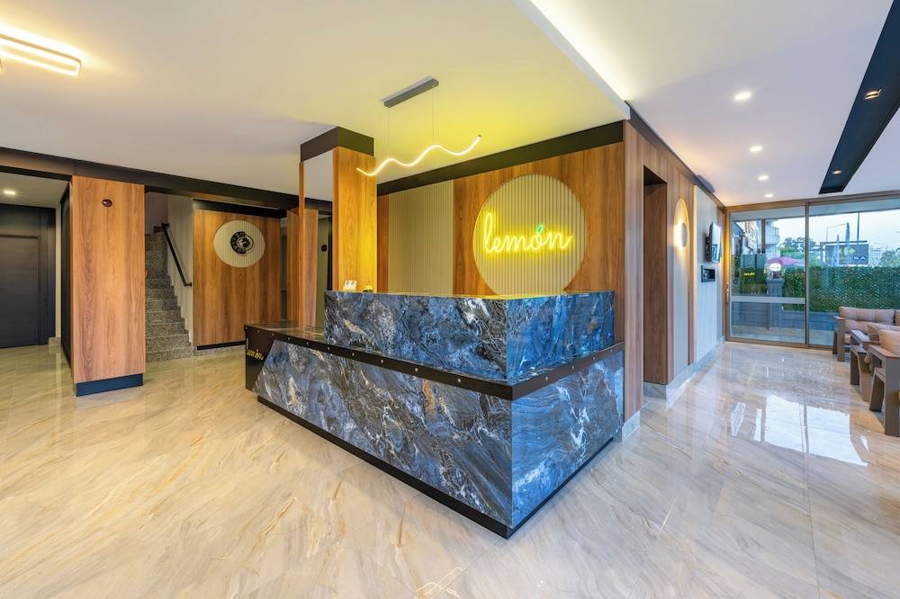 Lemon Hotel 2