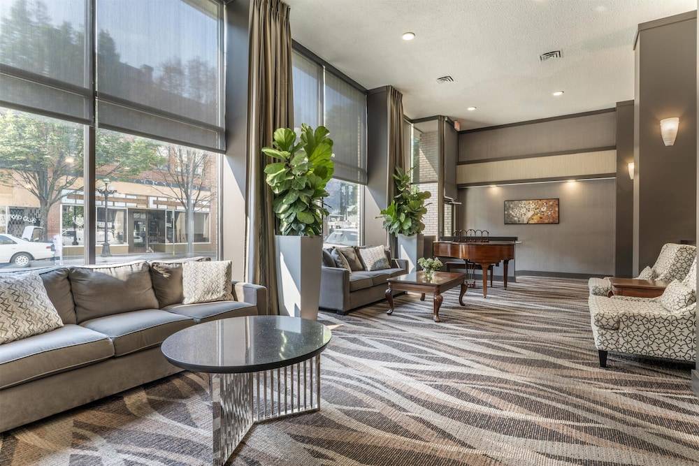 BEST WESTERN PLUS Carlton Plaza Hotel 2