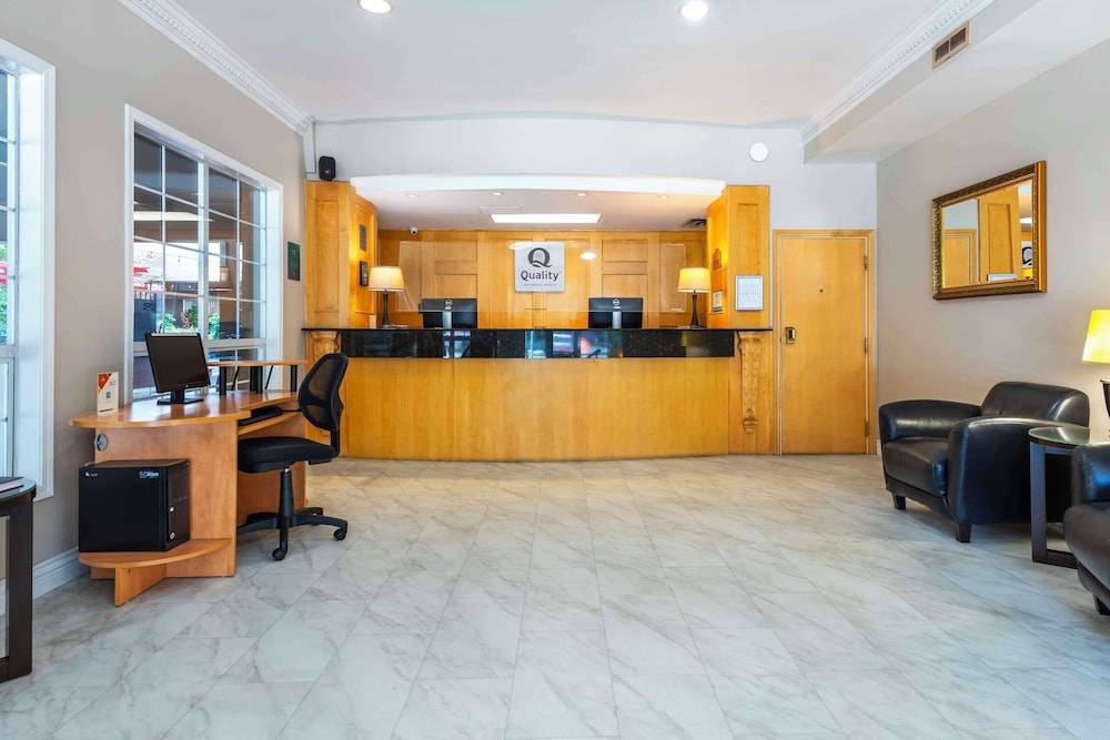 Quality Inn Downtown Inner Harbour 2