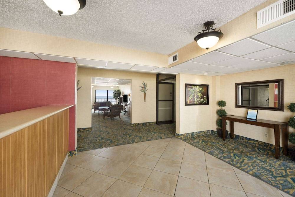 Days Inn by Wyndham Daytona Oceanfront 2