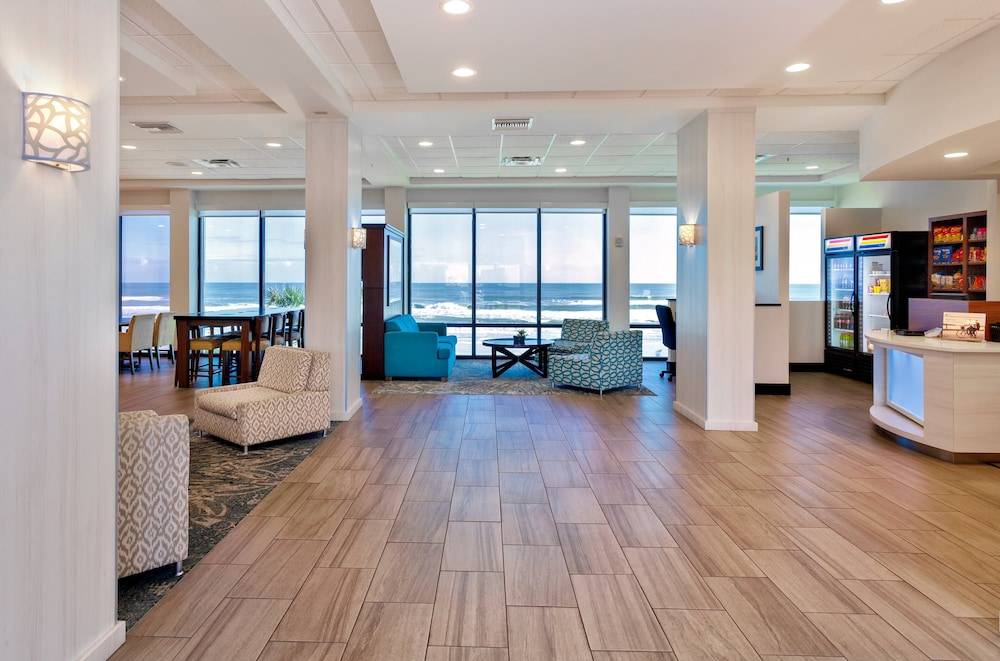 Holiday Inn Express & Suites OCEANFRONT DAYTONA BCH SHORES by IHG 2