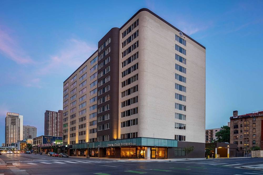 DoubleTree Suites by Hilton Minneapolis 1