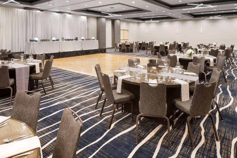 Delta Hotels by Marriott Minneapolis Northeast 2