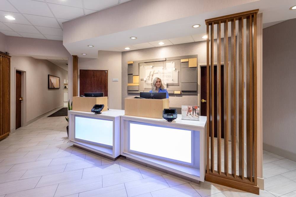 Holiday Inn Express & Suites MINNEAPOLIS-DWTN (CONV CTR) by IHG 2