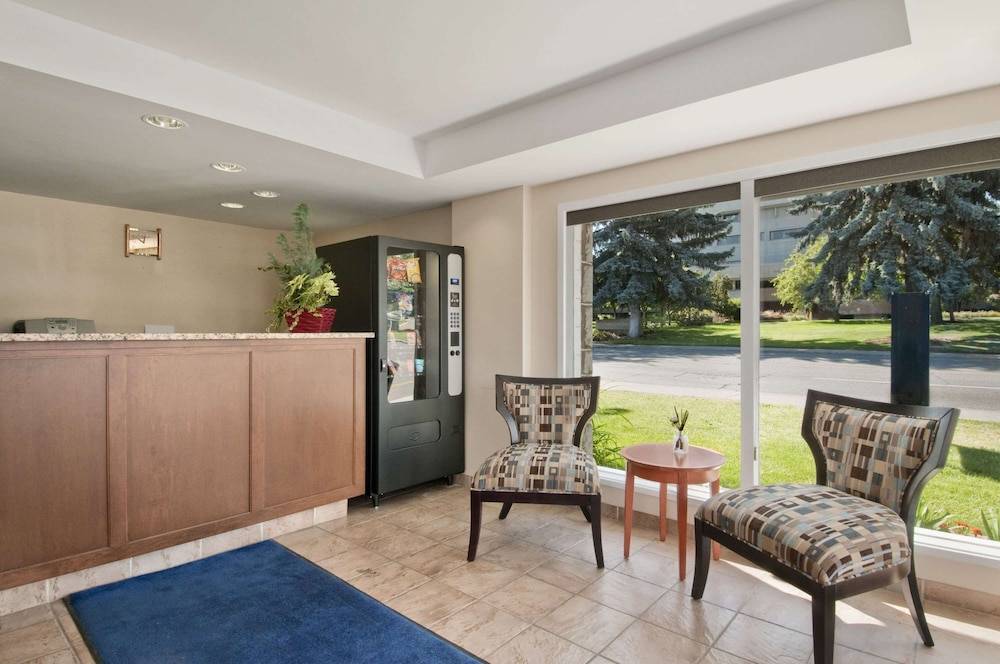Travelodge by Wyndham Kamloops 2
