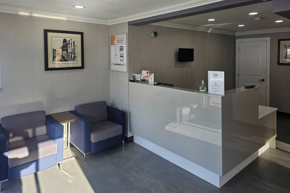 Rodeway Inn & Suites 2