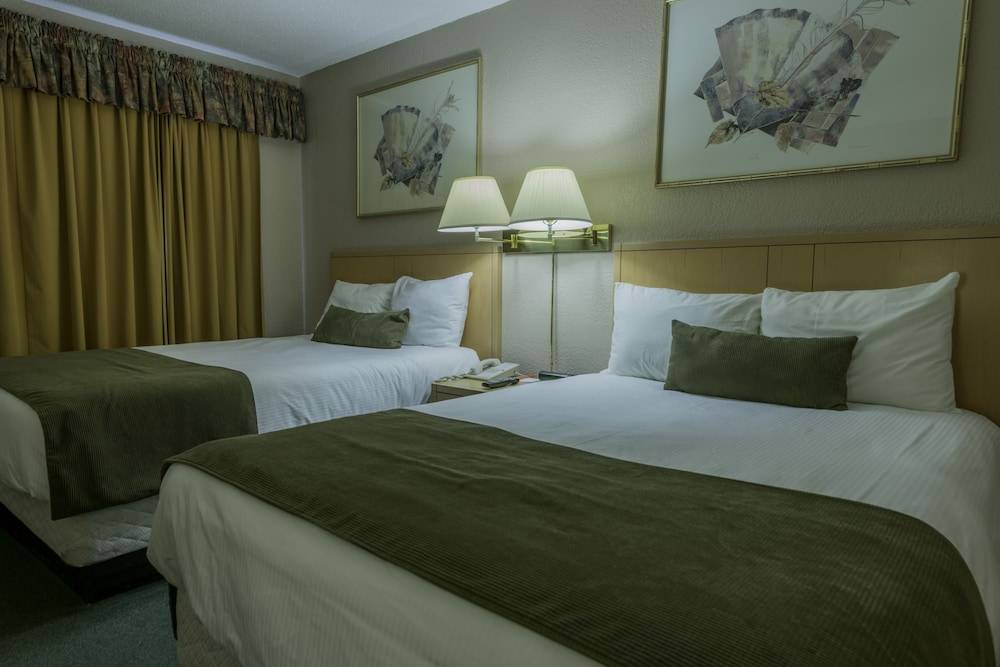 Howard Johnson by Wyndham Downtown Kamloops 2