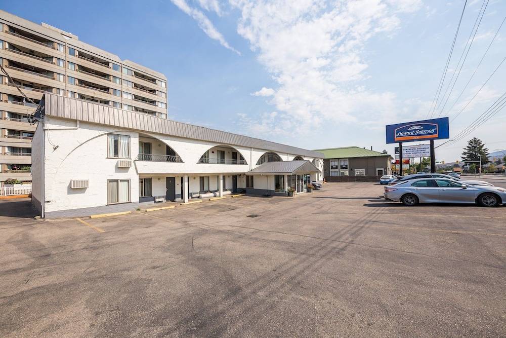 Howard Johnson by Wyndham Downtown Kamloops 1