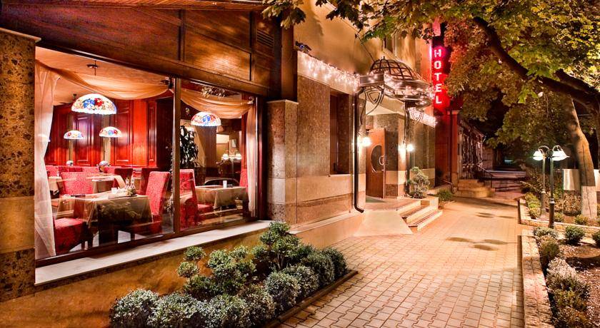 Luna Hotel 2