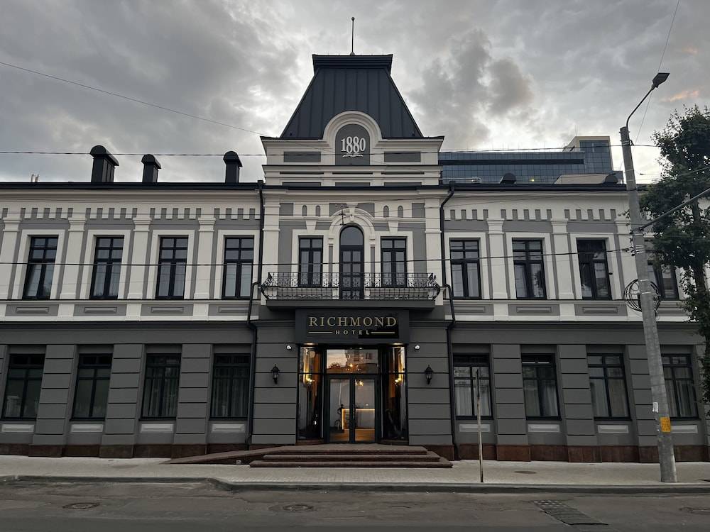 Richmond Hotel 1