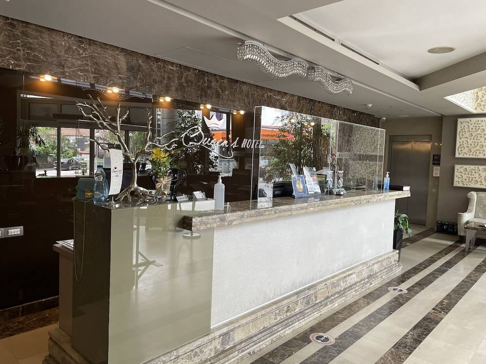 Queen's Hotel - Zebra Centre 2