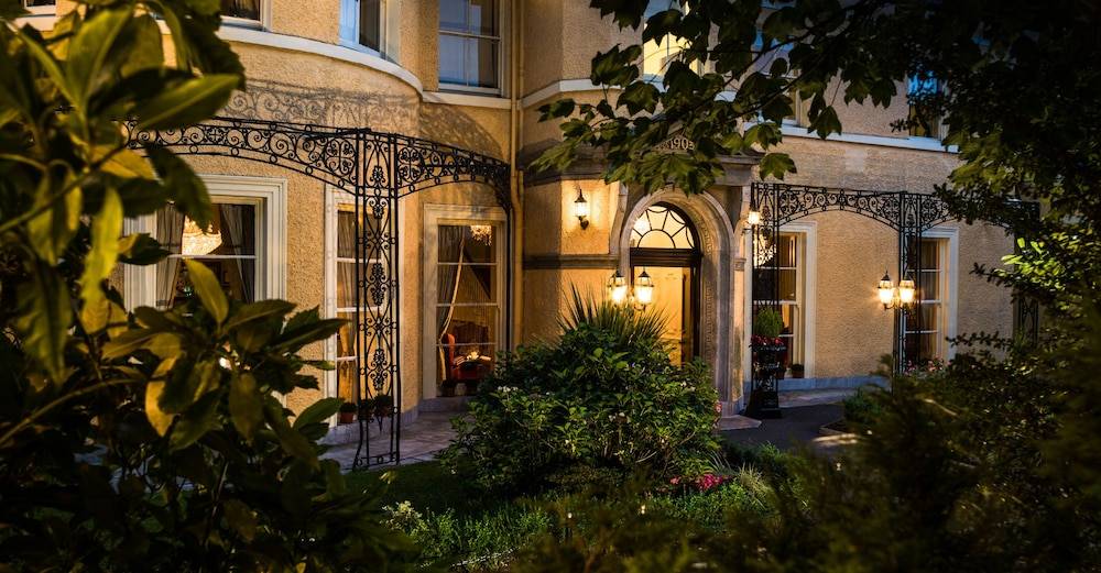 Cork's Vienna Woods Hotel & Villas 1