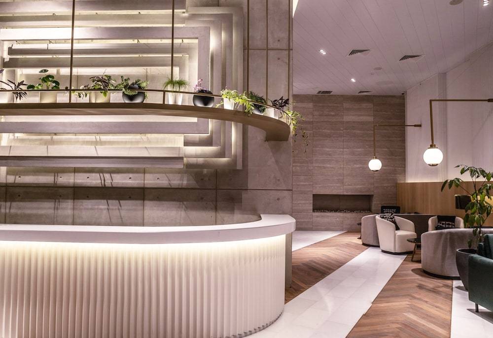 Met Hotel 2