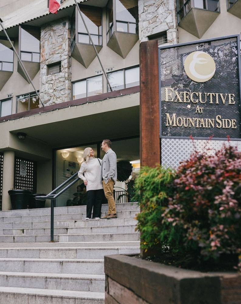 Mountain Side Hotel Whistler by Executive 1