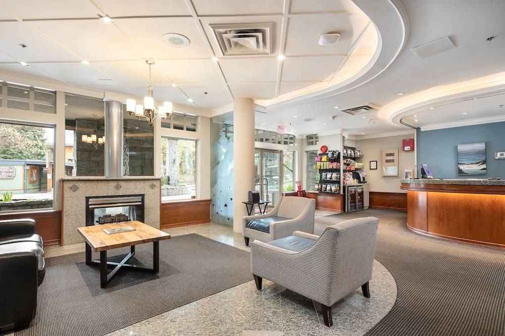 Pinnacle Hotel Whistler 2