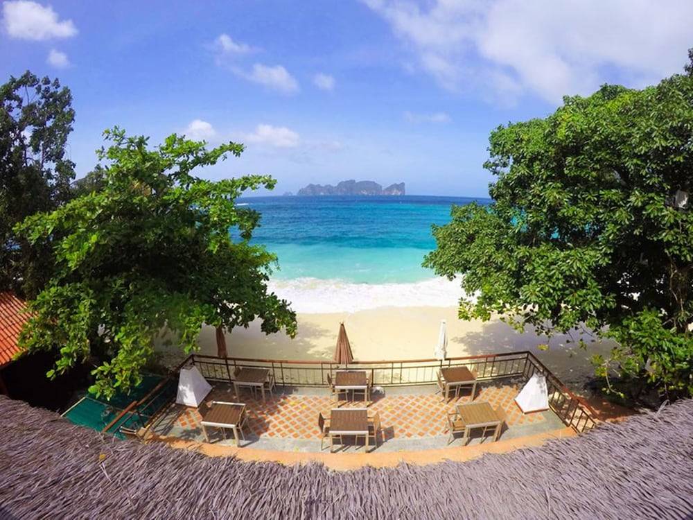 Phi Phi Long Beach Resort & Villa 1