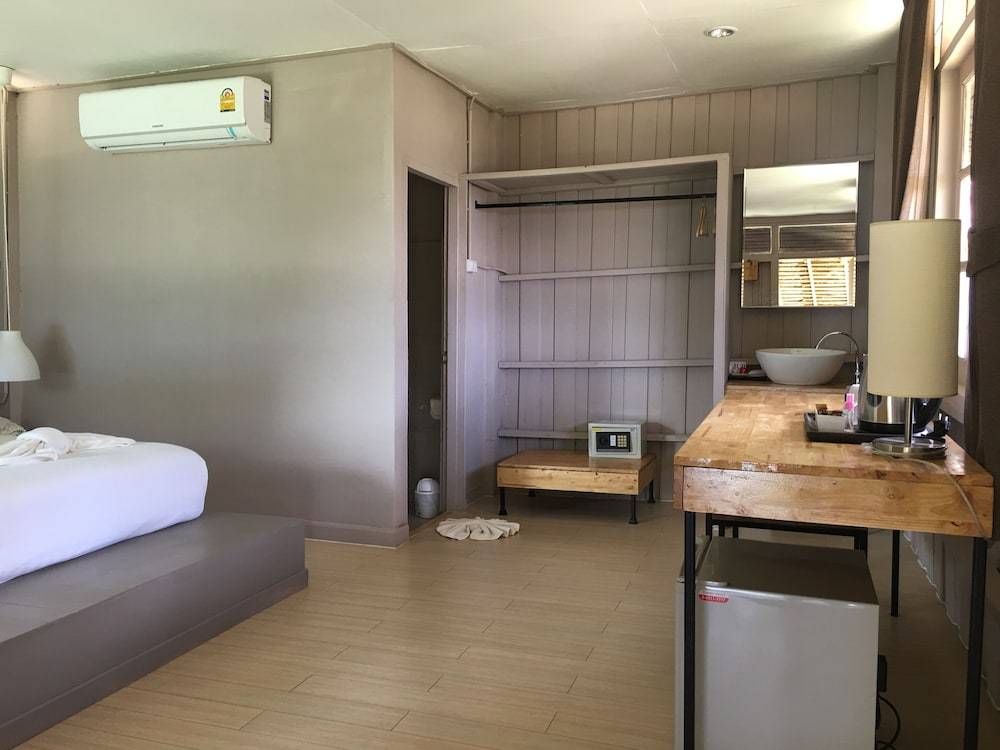 HIP Seaview Resort @ Phi Phi 2