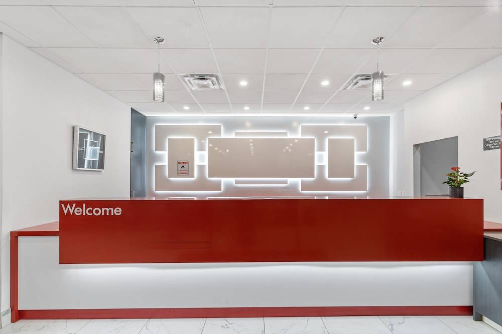 Emerald Hotel & Suites Calgary Airport 2