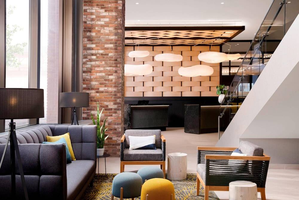 Delta Hotels by Marriott Calgary Downtown 2