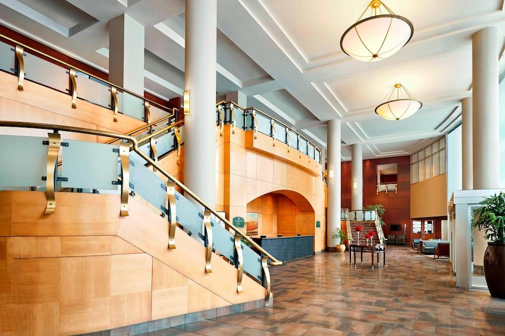 Sheraton Suites Calgary Eau Claire 2