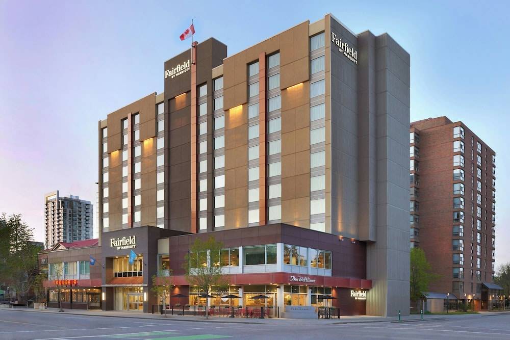 Fairfield Inn & Suites by Marriott Calgary Downtown 1