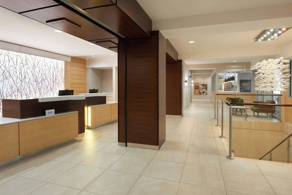 Fairfield Inn & Suites by Marriott Calgary Downtown 2
