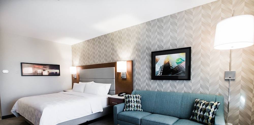 Holiday Inn & Suites CALGARY SOUTH - CONFERENCE CTR by IHG 2