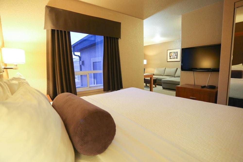 Prairie Crest Calgary Airport by IHG 2
