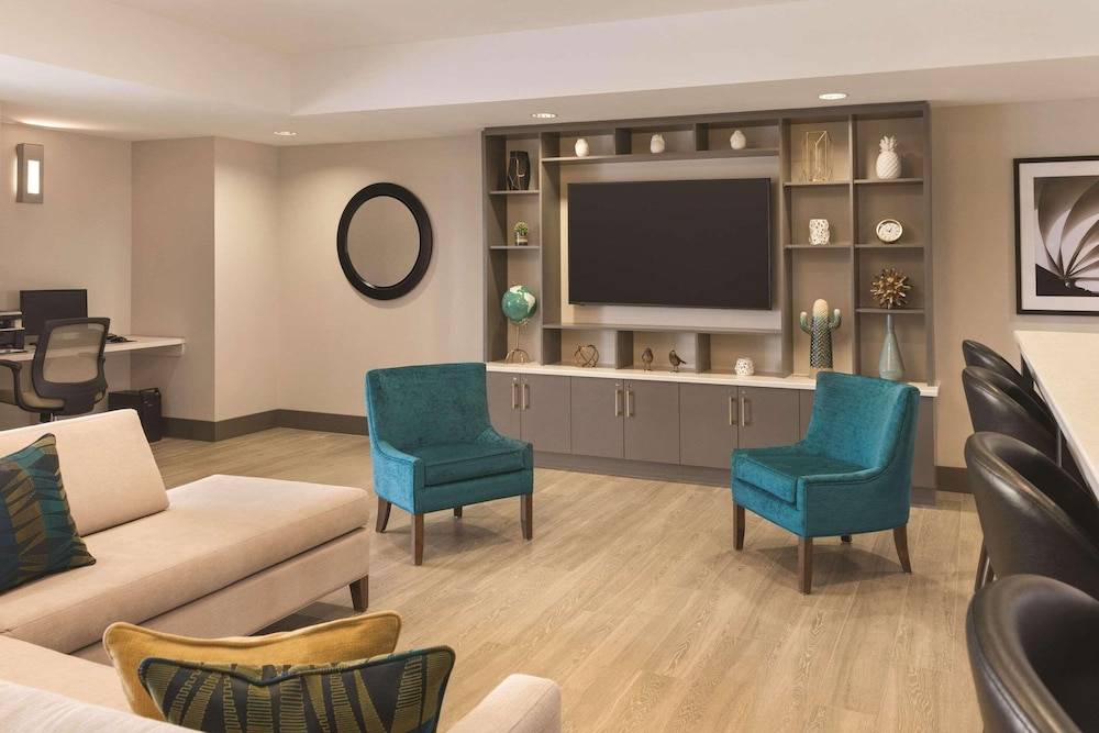 Park Inn by Radisson, Calgary Airport North, AB 2