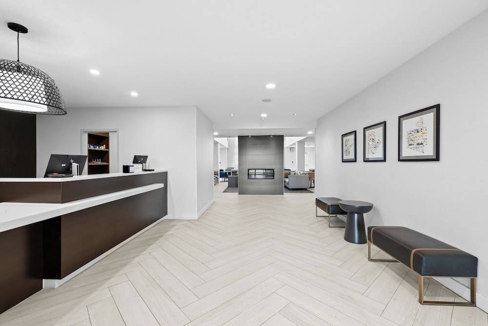 Staybridge Suites CALGARY AIRPORT by IHG 1