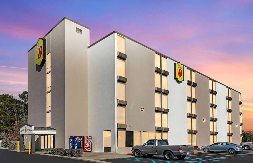 Super 8 by Wyndham Myrtle Beach/Market Common Area 1