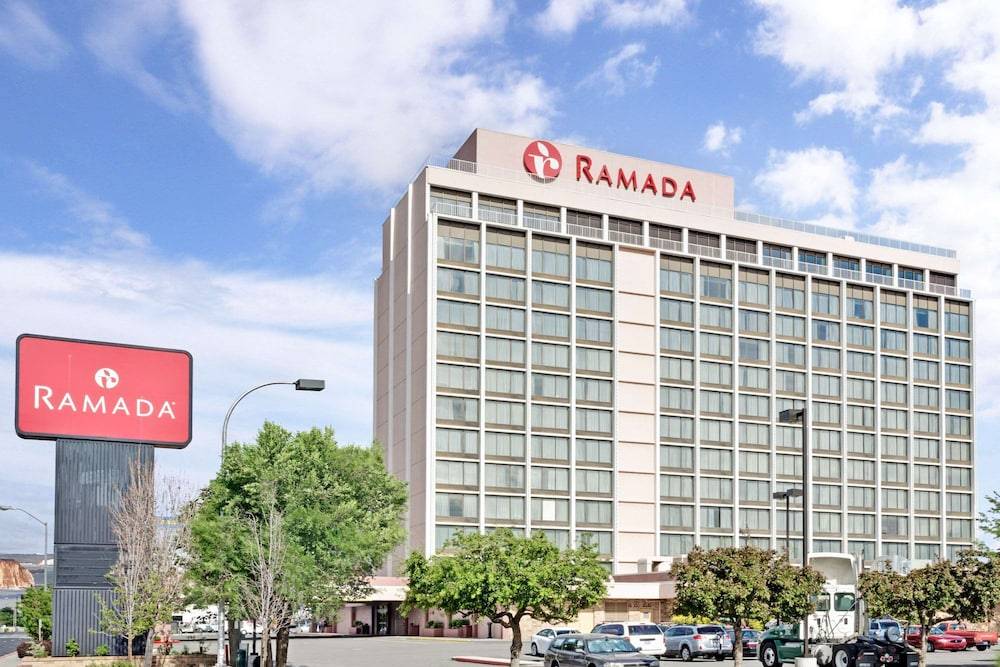 Ramada by Wyndham Reno Hotel & Casino 1