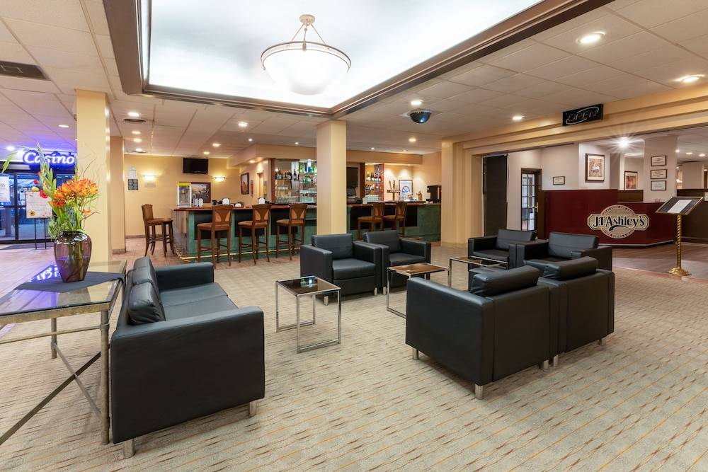 Ramada by Wyndham Reno Hotel & Casino 2
