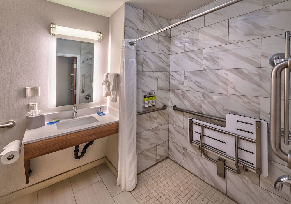 Holiday Inn Express & Suites RENO AIRPORT by IHG 2