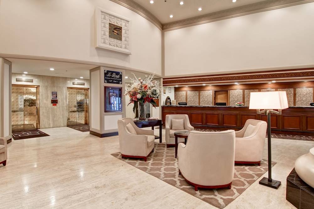 Chateau Lacombe Hotel 2
