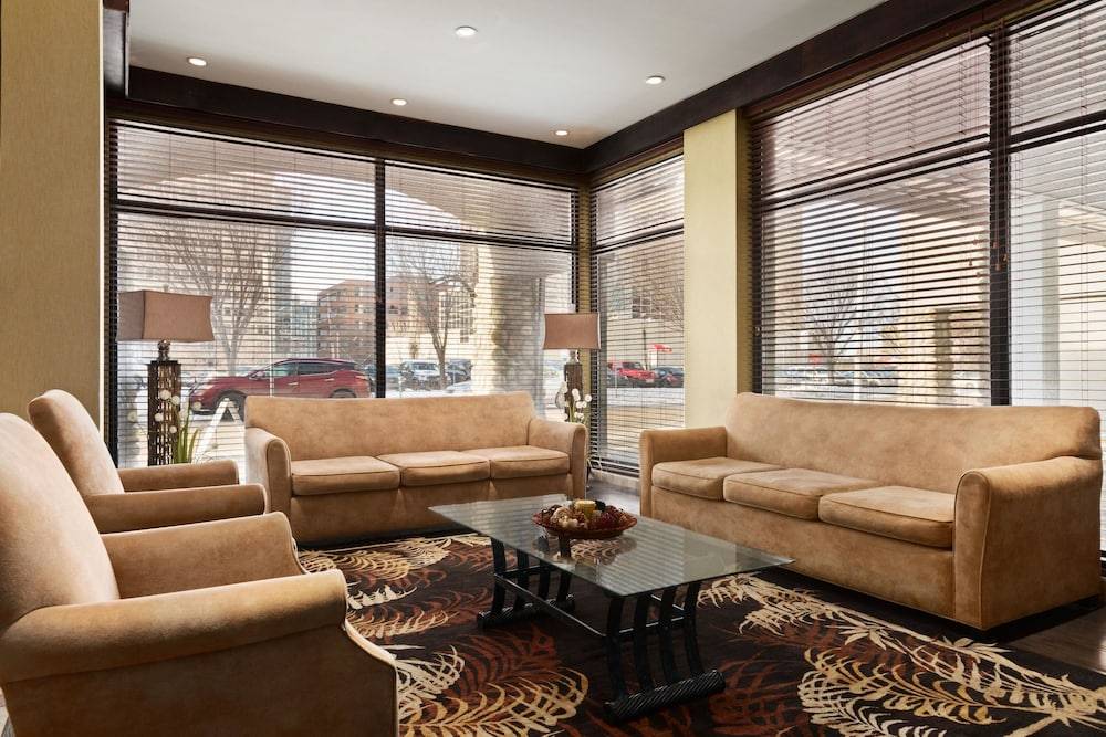 Days Inn by Wyndham Edmonton Downtown 2