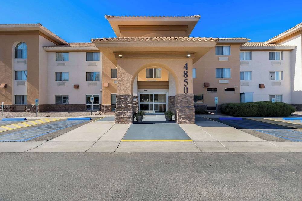 Comfort Inn & Suites near Kino Sports Complex 1