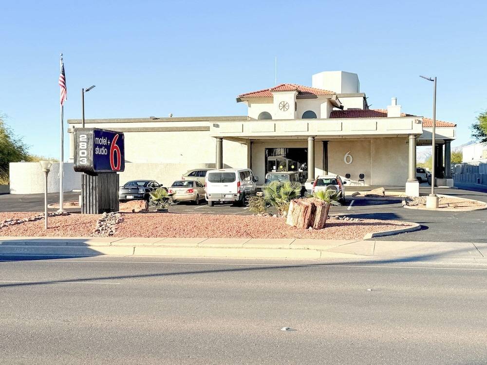 Motel 6 Tucson, AZ Airport Kino Sports Complex 1